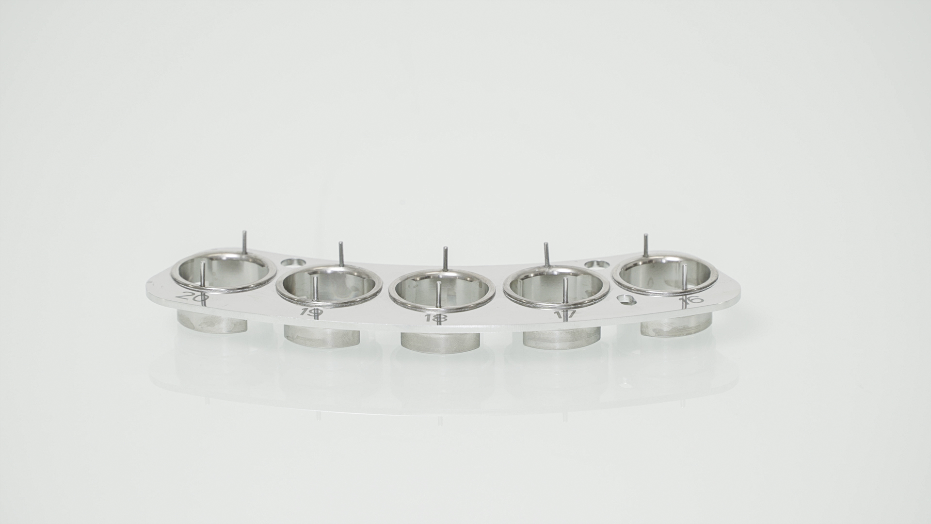 Sample changer racks with pins, set